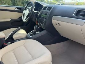 2012 VOLKSWAGEN JETTA - 5-CYL, PZEV, 2.5 LITER 2.5L SE SEDAN 4D