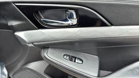 2017 Nissan Maxima - Image 24