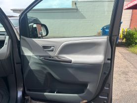 2018 TOYOTA SIENNA VAN V6, 3.5 LITER XLE MINIVAN 4D