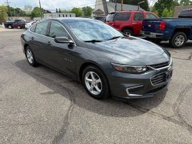 2017 Chevrolet Malibu - Image 4