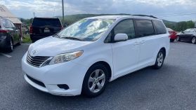 2011 Toyota Sienna Le Minivan 4d - Image 8