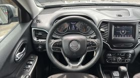 2019 Jeep Cherokee - Image 30