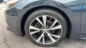 2017 Nissan Maxima - Image 44