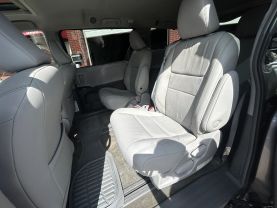 2018 TOYOTA SIENNA VAN V6, 3.5 LITER XLE MINIVAN 4D
