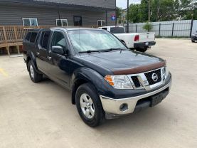 2010 NISSAN FRONTIER PICKUP V6 4.0L GASOLINE CREW CAB LE 4WD 4.0L V6 at Motors On Wheels - used car dealership in Houston, Texas.