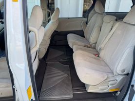 2011 TOYOTA SIENNA