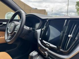 2020 VOLVO XC60 SUV 4-CYL, DRIVE-E, TURBO, 2.0 LITER T5 MOMENTUM SPORT UTILITY 4D