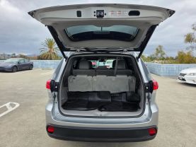 2017 Toyota Highlander - Image 9