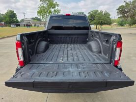 2017 FORD F250 SUPER DUTY CREW CAB PICKUP V8, TURBO DIESEL, 6.7L PLATINUM PICKUP 4D 6 3/4 FT