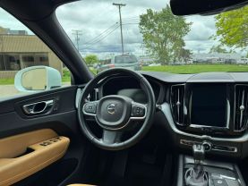 2020 VOLVO XC60 SUV 4-CYL, DRIVE-E, TURBO, 2.0 LITER T5 MOMENTUM SPORT UTILITY 4D
