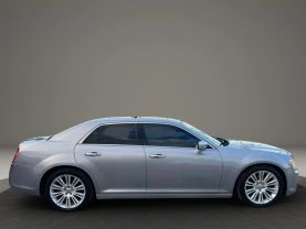 2013 CHRYSLER 300 SEDAN V8, HEMI, 5.7 LITER 300C SEDAN 4D