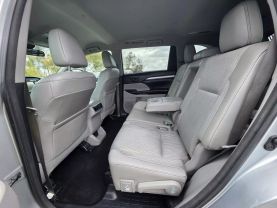 2017 Toyota Highlander - Image 13