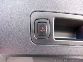 -2019 Tesla Model S - Image 31