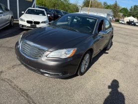 2014 Chrysler 200 - Image 2
