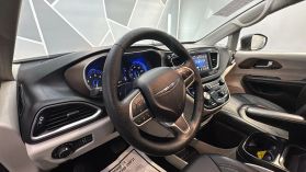 2020 CHRYSLER VOYAGER