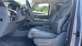 2020 Lincoln Navigator - Image 18