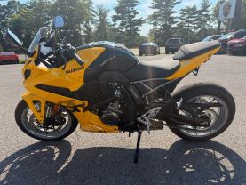 2024 SUZUKI GSX800FRQM4 GSX-8R SPORTBIKES - -