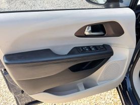 2017 CHRYSLER PACIFICA VAN V6, 3.6 LITER LX MINIVAN 4D at T&T Repairables - used car dealership in Spencer, Indiana.