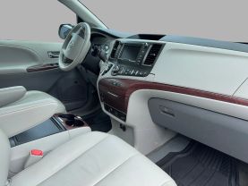2013 TOYOTA SIENNA VAN V6, 3.5 LITER XLE MINIVAN 4D