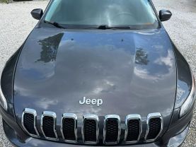 2018 JEEP CHEROKEE SUV V6, 3.2 LITER LIMITED SPORT UTILITY 4D at T&T Repairables - used car dealership in Spencer, Indiana.
