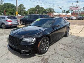 2018 CHRYSLER 300 SEDAN V8, HEMI, 5.7 LITER 300S SEDAN 4D