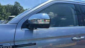 2020 Lincoln Navigator - Image 9