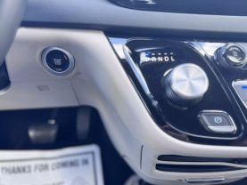 2023 CHRYSLER VOYAGER