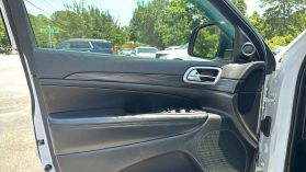 2020 Jeep Grand Cherokee - Image 10