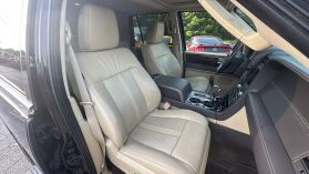 2015 Lincoln Navigator - Image 19