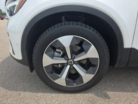 2024 VOLVO XC40 SUV 4-CYL, TURBO, 2.0 LITER B5 PLUS BRIGHT THEME SPORT UTILITY 4D