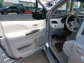 2014 TOYOTA SIENNA