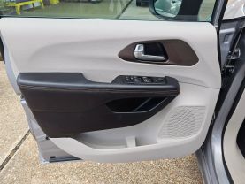 2017 CHRYSLER PACIFICA VAN V6, 3.6 LITER TOURING MINIVAN 4D