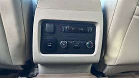 2016 Lincoln Navigator - Image 32