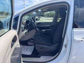 2023 CHRYSLER VOYAGER