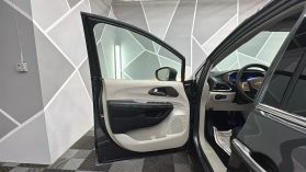2020 CHRYSLER VOYAGER