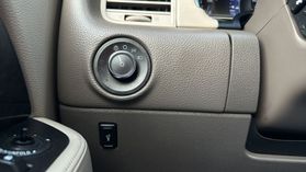 2016 Lincoln Navigator - Image 36