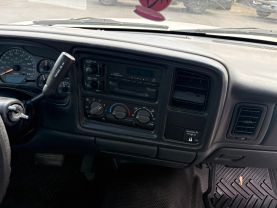 2001 CHEVROLET SILVERADO 1500 REGULAR CAB PICKUP V6, 4.3 LITER SHORT BED