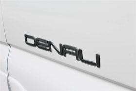 2001 GMC YUKON SUV V8, 6.0 LITER DENALI SPORT UTILITY 4D