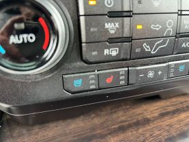 2017 Ford F250 Super Duty Crew Cab Platinum Pickup 4d 6 3/4 Ft - Image 37