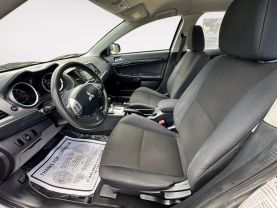 2017 Mitsubishi Lancer Es Sedan 4d - Image 9