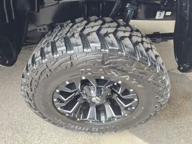 2017 Toyota Tacoma Double Cabtrd Off-road Pickup 4d 5 Ft - Image 32