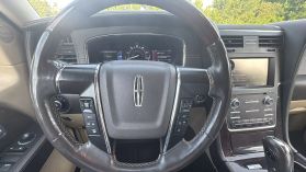 2015 Lincoln Navigator - Image 44