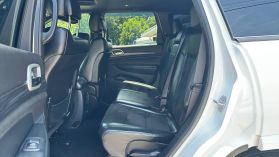 2020 Jeep Grand Cherokee - Image 16