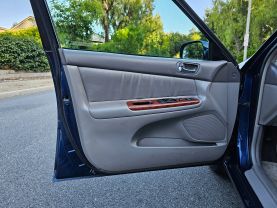 2005 TOYOTA CAMRY XLE SEDAN 4D