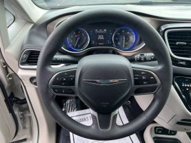 2017 CHRYSLER PACIFICA VAN V6, 3.6 LITER TOURING MINIVAN 4D