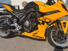 2024 SUZUKI GSX800FRQM4 GSX-8R SPORTBIKES - -