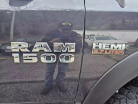 2018 RAM 1500 CREW CAB PICKUP V8, HEMI, 5.7 LITER SLT PICKUP 4D 5 1/2 FT