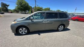 2012 TOYOTA SIENNA