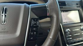 2016 Lincoln Navigator - Image 38