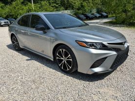 2020 TOYOTA CAMRY SEDAN 4-CYL, 2.5 LITER SE SEDAN 4D at T&T Repairables - used car dealership in Spencer, Indiana.
